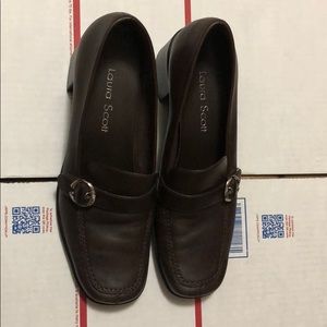 Laura Scott brown leather pump with buckles 8M